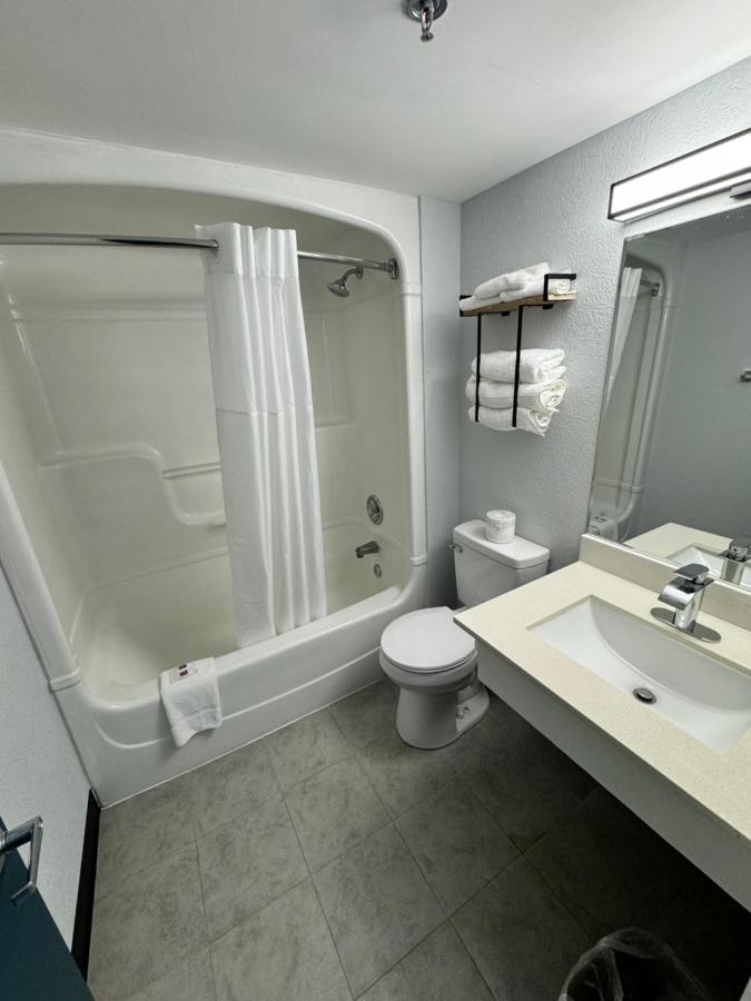 Studio 6 Suites East Syracuse Airport Exterior foto